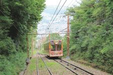 Kereta Rapid Express dari Stasiun Kintetsu Turuhashi dan turun di Stasiun Ikoma di Jepang.