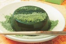 Kue Kyo no Matcha Warabimochi dari gerai Fukujuen di Kansai, Jepang.  