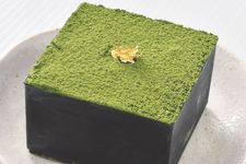 Kue Tokusen Uji Matcha Tiramisu dari gerai Shotani di Kansai, Jepang.