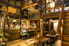 Keunikan Kamee Coffee di Kyoto, Jepang, ini yakni interior kafe seperti meja dan pernak-pernik ala Amerika. 