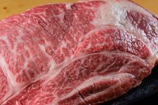 Restoran Kome to Tori Nagaya no Jirocho di daerah Yurakucho, Tokyo, Jepang, ini menggunakan daging sapi Kuroge-Wagyu produksi dalam negeri dengan kualitas A.