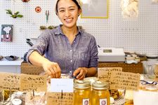 Toko khusus kue bernama Kumamido Yakigashi-ten di daerah Nishijin, Fukuoka, Jepang yang dibuka sejak September 2017. Kumamido Yakigashi-ten menyuguhkan banyak camilan dengan bentuk yang lucu dan unik. Variasinya bahkan berubah setiap hari.