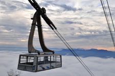 Ropeway berkapasitas 166 orang menyambungkan terminal di kaki gunung yang terletak pada ketinggian 980 meter dengan terminal di puncak gunung SORA Terrace.