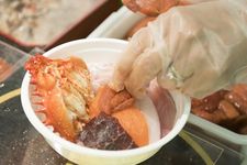 Kaisen-don adalah nasi dengan tambahan sashimi segar sebagai topping. Kaisen-don dijual di Pasar Washo yang terletak di Kota Kushiro, Hokkaido bagian timur, Jepang.
