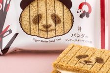 Toko kue Sugar Butter Tree di Tokyo, Jepang ini merupakan toko yang khusus menjual kue-kue yang terbuat dari bahan sereal. Mereka merilis produk terbaru berupa kue Panda Sugar Butter Sand Tree yang dimasukkan ke dalam tas kue berbentuk panda.