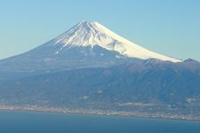 Gunung Fuji yang menjadi salah satu tujuan wisata terkenal Jepang.