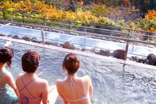 Tenbo Roten-buro merupakan pemandian air panas terbuka di Jepang di mana wisatawan dapat menikmati pemandangan alam sambil masuk ke onsen.