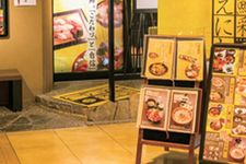 Restoran Sensai Enishi di Kanazawa, Jepang, dikelola langsung oleh grup perusahaan yang memproduksi hasil laut, sehingga semua bahan yang digunakan masih segar karena dikirim langsung dari pasar ikan.