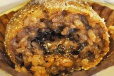 Kroket dessert di Toko arancini NAGOYA, Jepang. Toko ini menjual kroket dengan isian nasi yang merupakan hidangan lokal Italia.