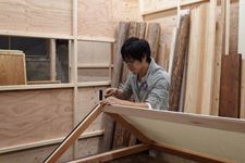 Do It Yourself atau DIY sedang ngetren di Jepang, termasuk di Kota Nagoya. Di sini terdapat toko lifestyle bertema DIY bernama Eight Town yang dibuka sejak 2014. Pelanggan bisa melihat proses pembuatan perabotan rumah tangga serta merakit barang yang akan dibeli di sini.