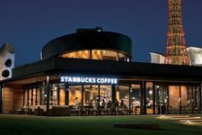 Starbucks Kobe Meriken Park terletak di dalam Taman Meriken, Kobe, Jepang. Gerai Starbucks ini memiliki konsep Kobe Harbor Coffee Cruise, di mana setiap penjunjung seakan diajak berlayar berkat desain ruangan yang dibuat seperti kapal pesiar sambil menikmati kopi.