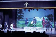 Menonton teater di Akashi Hommachi Mihakukan di Kota Akashi, Prefektur Hyogo, Jepang. 