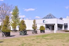 Museum Azumino Art Hills di Prefektur Nagano, Jepang. Selain dapat menikmati seni gelas nan cantik, kegiatan populer lainnya adalah membuat gelas sendiri.