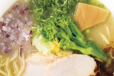 Ramen Hanamidori di Stasiun Shinjuku, Tokyo, Jepang, populer dengan Kuah Mizutaki.
