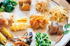 Menu restoran Matsutomiya Kotobuki di Kyoto, Jepang, ini berfokus pada makanan sehat seperti rebusan sayur dan lain-lain.