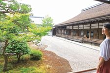 Taman Hojo di Kyoto, Jepang, ini terkenal dengan Karesansui (taman lanskap kering yang terbuat hanya dari batu dan pasir) yang dibuat pada awal zaman Edo.