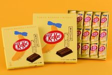 Tokyo Banana Kitkat de Mitsuketa dijual di Stasiun Tokyo, Jepang.