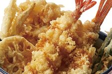 Soshun Tendon ini terdiri dari campuran gorengan tempura ikan dan sayur yang tekstur serta rasanya paling baik hingga awal musim semi. 