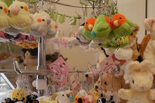 Toko souvenir di Moff animal cafe cabang Aeon Mall Makuhari Shintoshin, Prefektur Chiba, Jepang.