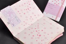 notes MOLESKINE edisi terbatas berdesain sakura