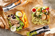 Starbucks Deli Box Basil Noodle &amp; Roast Chicken dan Starbucks Deli Box Tom Yum Noodle &amp; Roast Pork