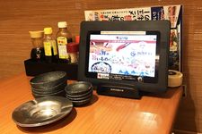 Aneka benda yang ada di meja kedai Izakaya