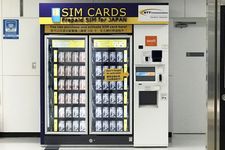 Mesin ini menjual kartu SIM