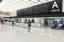 lobi kedatangan A Terminal 2 Bandara Narita