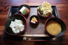 Hidangan vegetarian untuk makan malam
