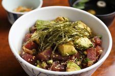 &ldquo;Nasi Tuna Alpukat&rdquo; (800 yen) 
