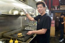 Manager Toko, Pak Yoshitsugu Amano (Dragon Burger)