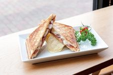 [goseki books &amp; coffee] Hot Press Sandwich seharga 500 Yen (satu set dengan minuman tambah 350 Yen)
