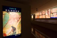 Meski jumlah hari pameran lukisan &ldquo;The Tale of Genji&rdquo; terbatas pada periode yang sangat singkat tahun ini, mari nikmati bersama-sama replika dan gambar video yang ditampilkan
