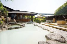 Yuya Ebisu / Bath House adalah pemandian air panas sederhana dan pemandian air panas dengan warna air putih susu