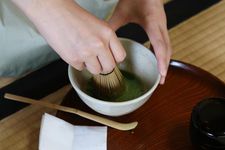 Matcha (salah satu jenis teh hijau bubuk khas Jepang) yang diseduh di ruangan tradisional Jepang yang memiliki atmosfer tersendiri ini berkesan luar biasa. Mari kita ingat kembali daya tarik Shimane sambil juga mengingat berbagai pengalaman yang sudah kita coba hingga saat ini.