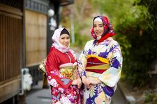 Kimono Hijab dengan Motif Tradisional Jepang 