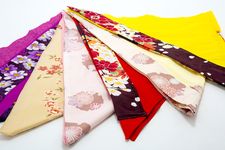 Hijab dengan motif tradisional Jepang