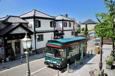 Berkeliling kota dengan City Loop Bus (bus wisata yang rutenya tetap). &copy;KOBE TOURISM BUREAU