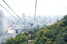 Untuk menuju Taman Herbal Kobe, Anda bisa hiking sampai atas atau naik kereta gantung (ada diskon untuk pengguna Kyushu Thru Pass). 