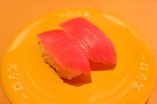 Akami-maguro Sushi (120 yen sebelum pajak) 