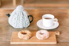 Donut Set (658 yen), Anda bisa pesan satu donat dan minuman. Anda bisa membelinya untuk dibawa pulang. 