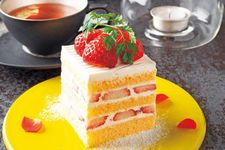 Strawberry Shortcake dan teh rasa Goshu no Ringo to Spice Honey