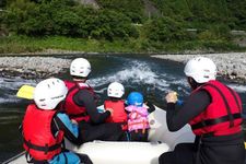 Rafting bisa dilakukan sepanjang tahun. Musim paling sibuk dari tempat berkemah ini adalah mulai musim semi hingga Golden Week. 