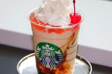 Pudding a la Mode Frappucino dengan rasa karamel yang sedikit pahit sebagai rahasia rasanya