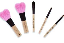 Kuas makeup Kumano (1.800 yen, dijual secara terpisah)