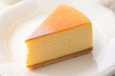 Cheesecake ini begitu lembut dan seakan meleluh di mulut.
