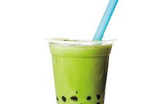 Bola tapioka segar yang diproduksi secara lokal dan aroma dari teh hijau pada minuman Matcha Milk Tapioca Single (&yen;400) 