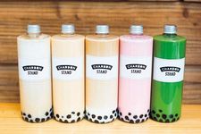 Salah satunya Creamy Matcha Milk dan Berry Milk (masing-masing 648 yen), dijual dalam botolan untuk dibawa pulang