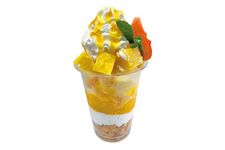 &ldquo;Mango Parfait&rdquo; sajian minuman berisi irisan manga, es vanilla, es manga, dan krim yang melimpah (800yen)