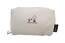 Snoopy Square Pouch (Heart) memiliki gambar persahabatan Snoopy dan Charlie Brown